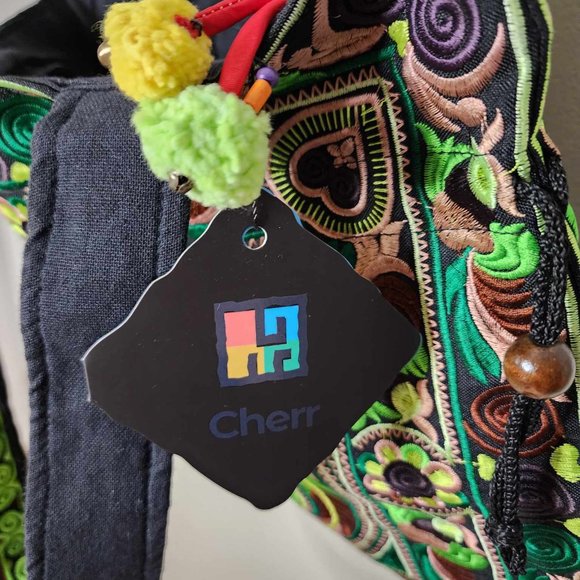 Green Bird Pattern Embroidered Purse - Picture 10 of 16